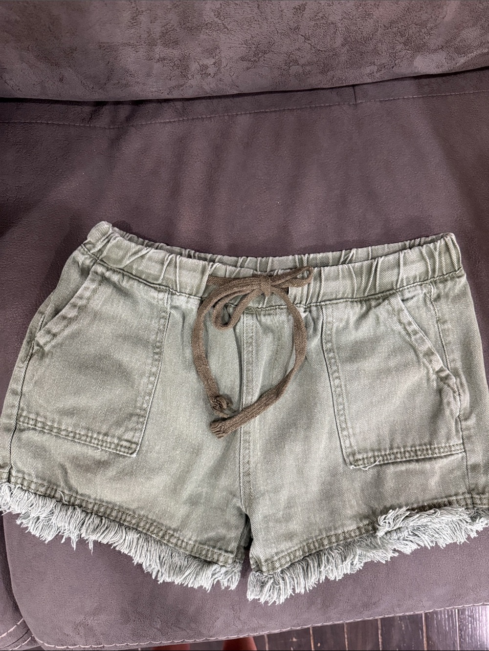 Drawstring denim frayed hem shorts